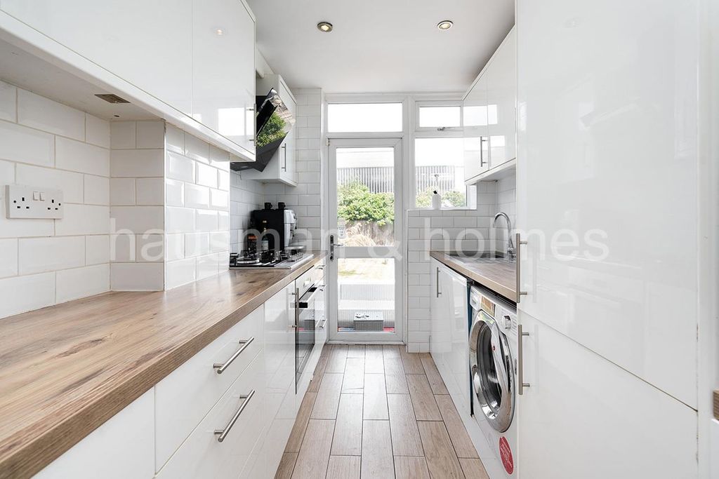 Property photo 3 of 16 W07.Jpg