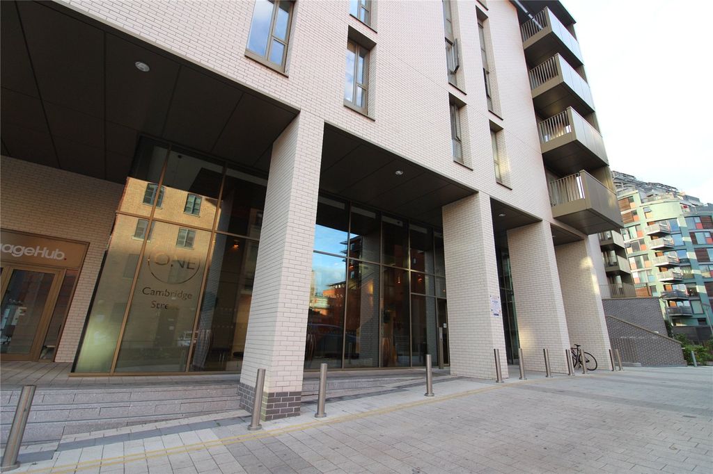 Property photo 1 of 21 Building