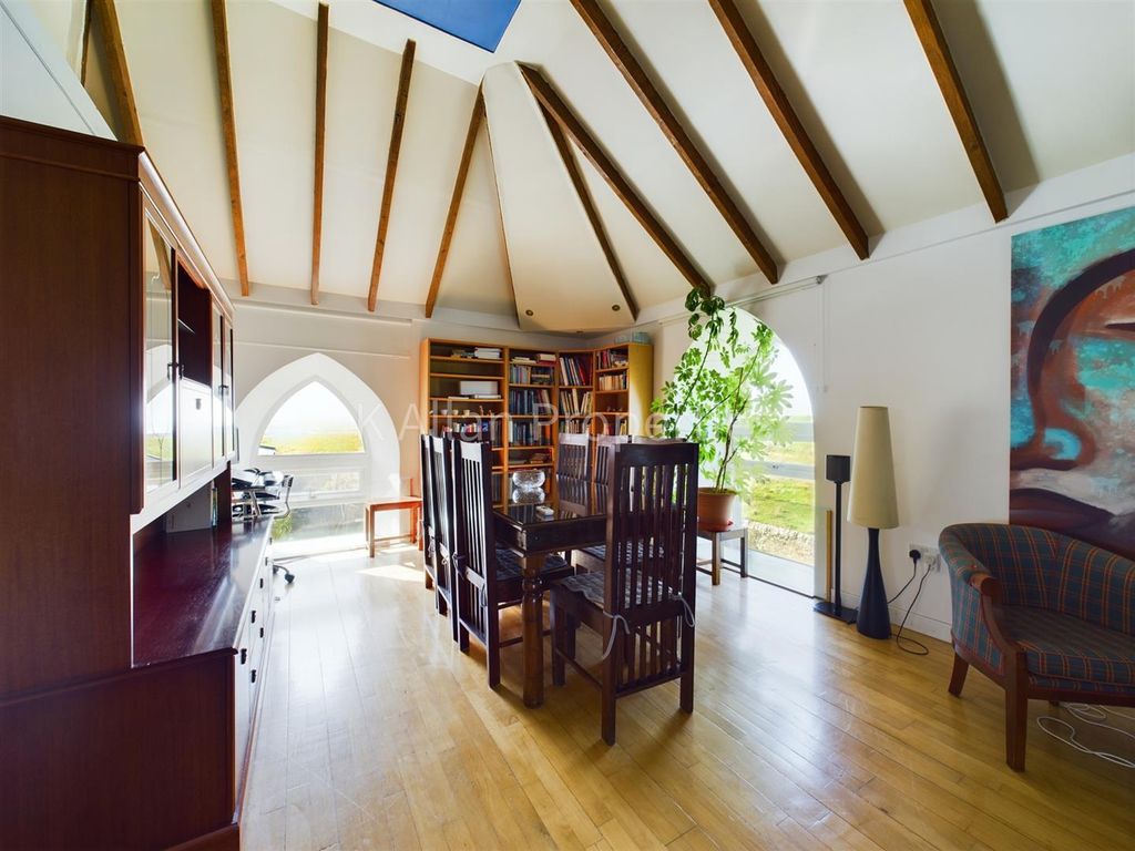 Property photo 2 of 40