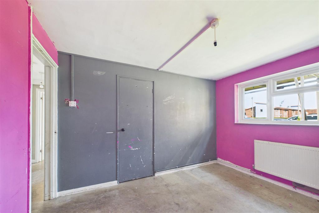 Property photo 3 of 10 Cam01894G0-Pr0283-Still010.Jpg