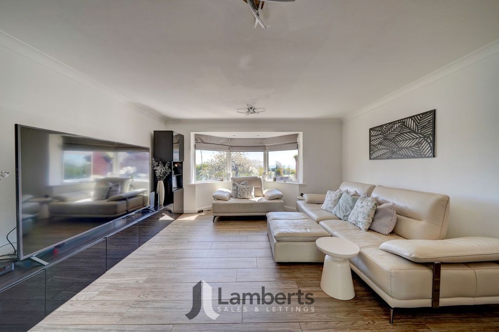 Property photo 3 of 45 Lounge