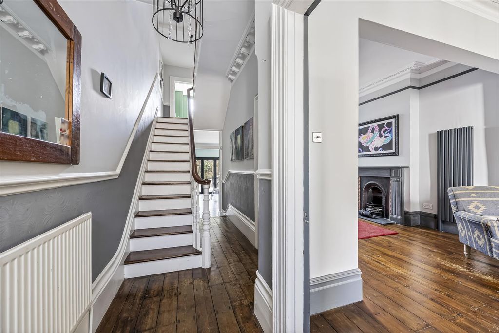 Property photo 2 of 18 Lancaster Road, 11-020.Jpg