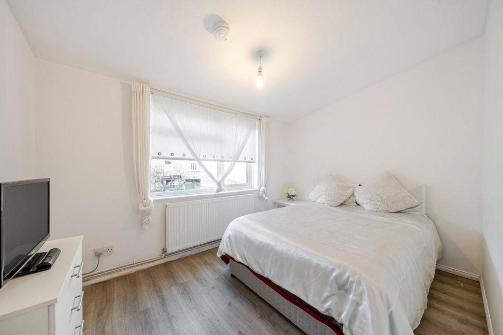 Property photo 3 of 12 1389019-5-6939681...