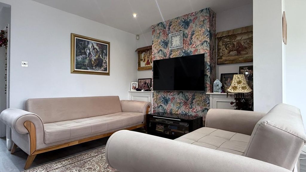Property photo 3 of 14 l2.Jpg