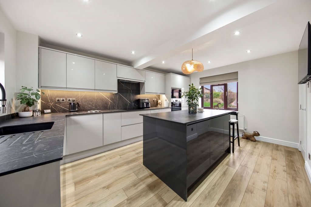 Property photo 3 of 24 Kitchen