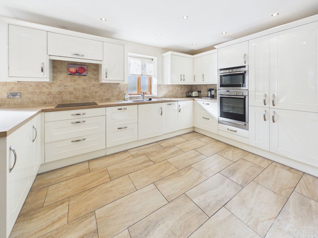 Property photo 2 of 21 Cam04789G0-Pr0046-Still007