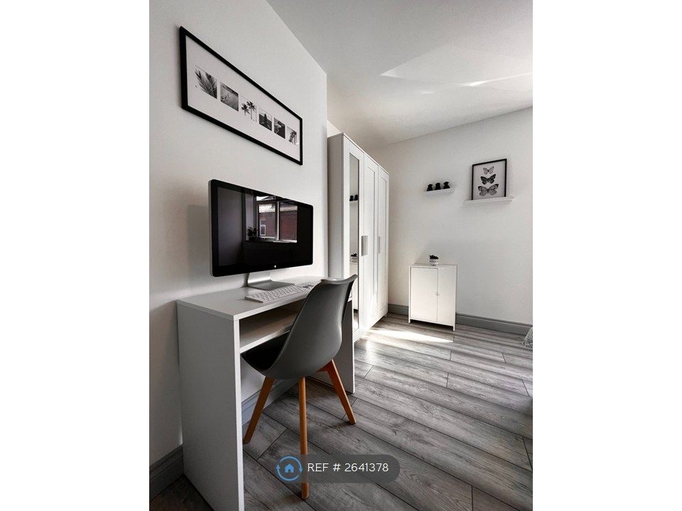 Property photo 3 of 29 Room c