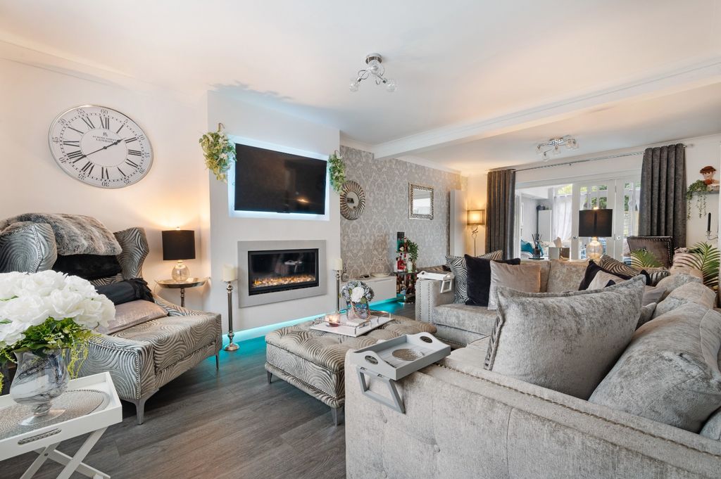 Property photo 3 of 48 4099234