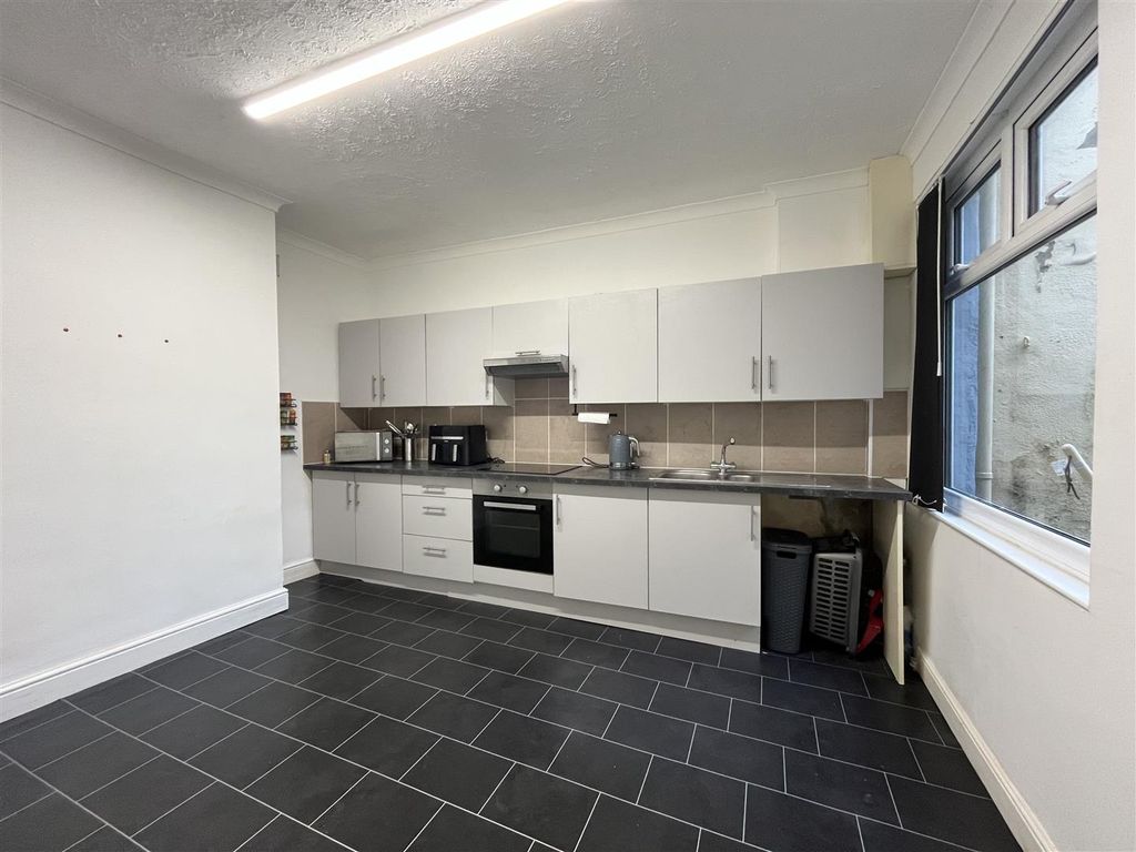 Property photo 2 of 15 Kitchen/Diner