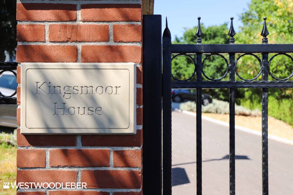 Property photo 2 of 23