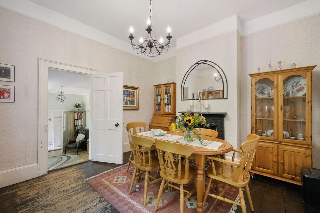 Property photo 3 of 23