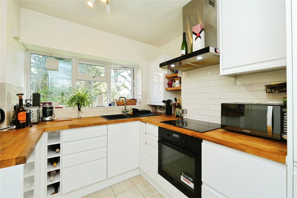 Property photo 2 of 18 Picture No. 25