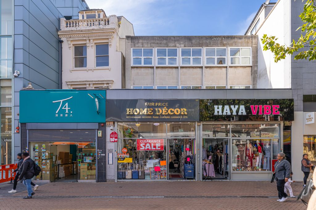 Property photo 1 of 16 Commercial Property For Rent In Croydon