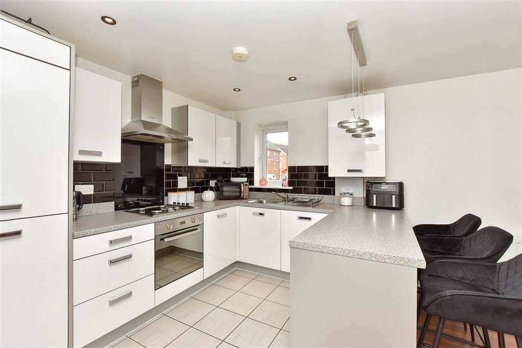 Property photo 2 of 10 Kitchen/ Living Area