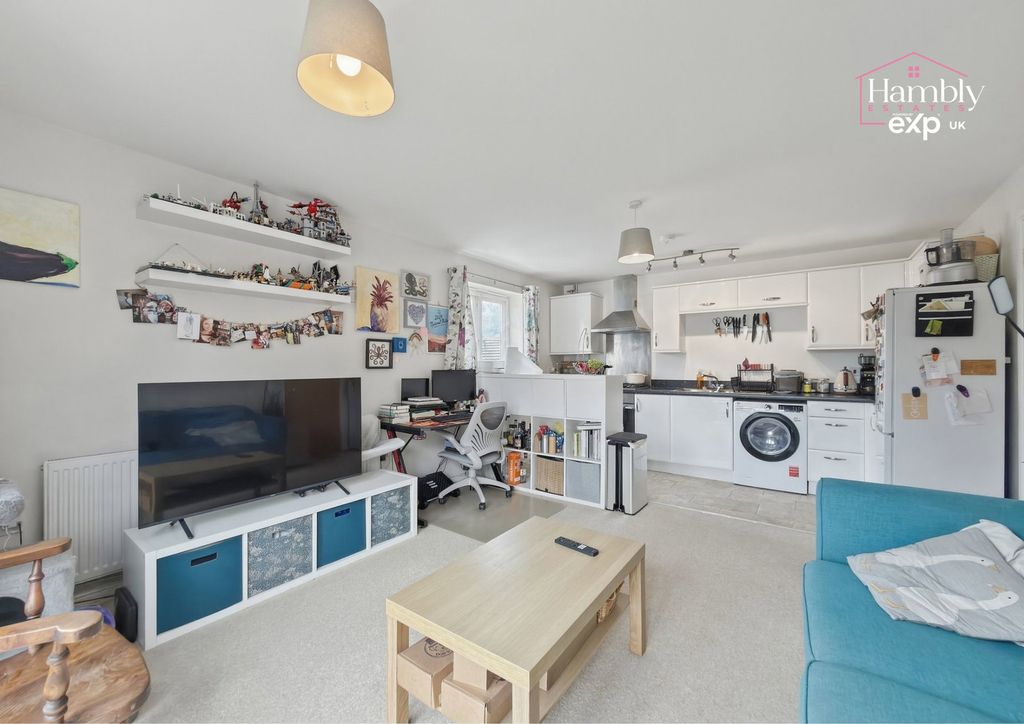 Property photo 3 of 11