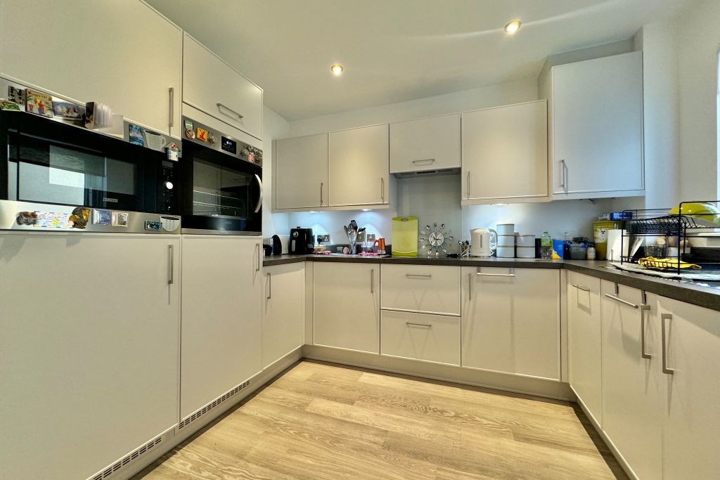 Property photo 2 of 11 Kitchen