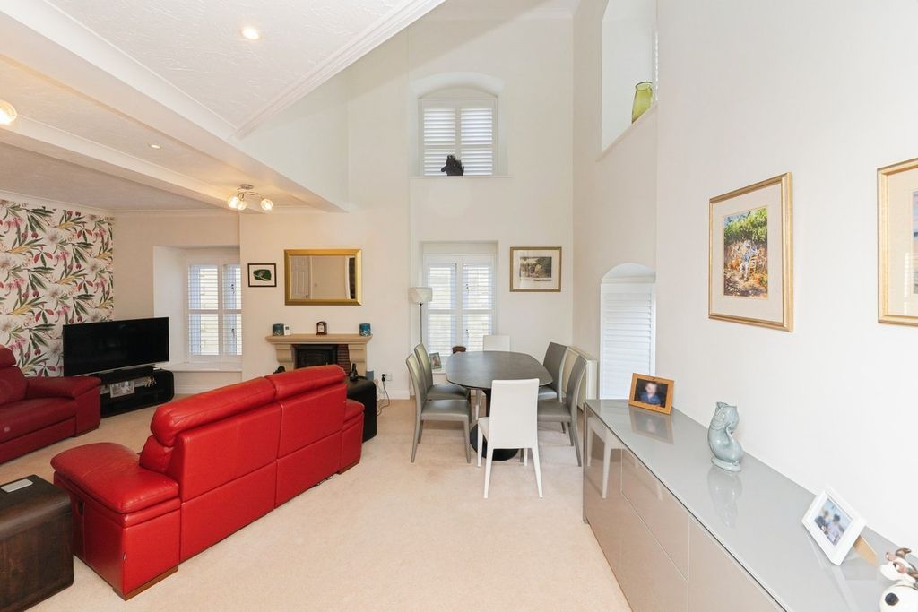 Property photo 2 of 25