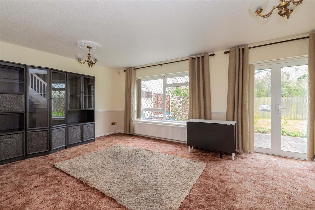 Property photo 2 of 17 10 Leaholme Gardens-9.Jpg