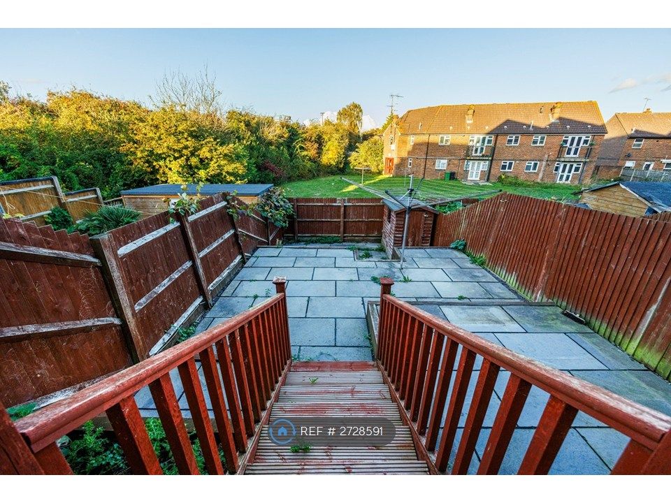 Property photo 2 of 8 Garden