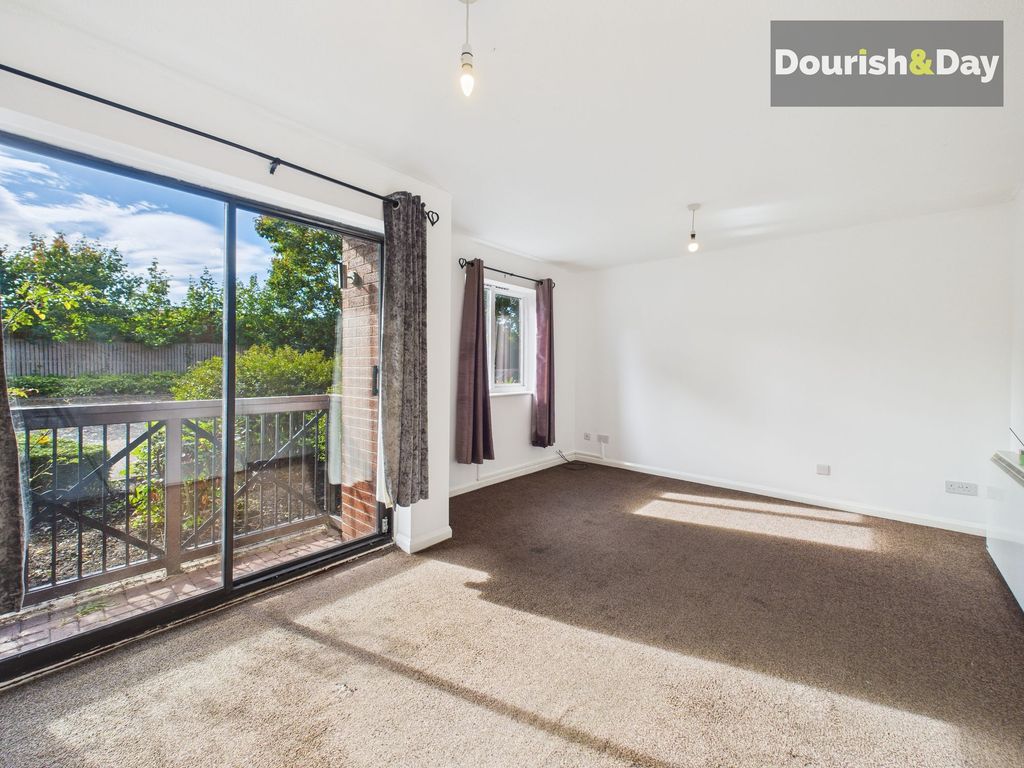 Property photo 2 of 10 Living / Dining Room