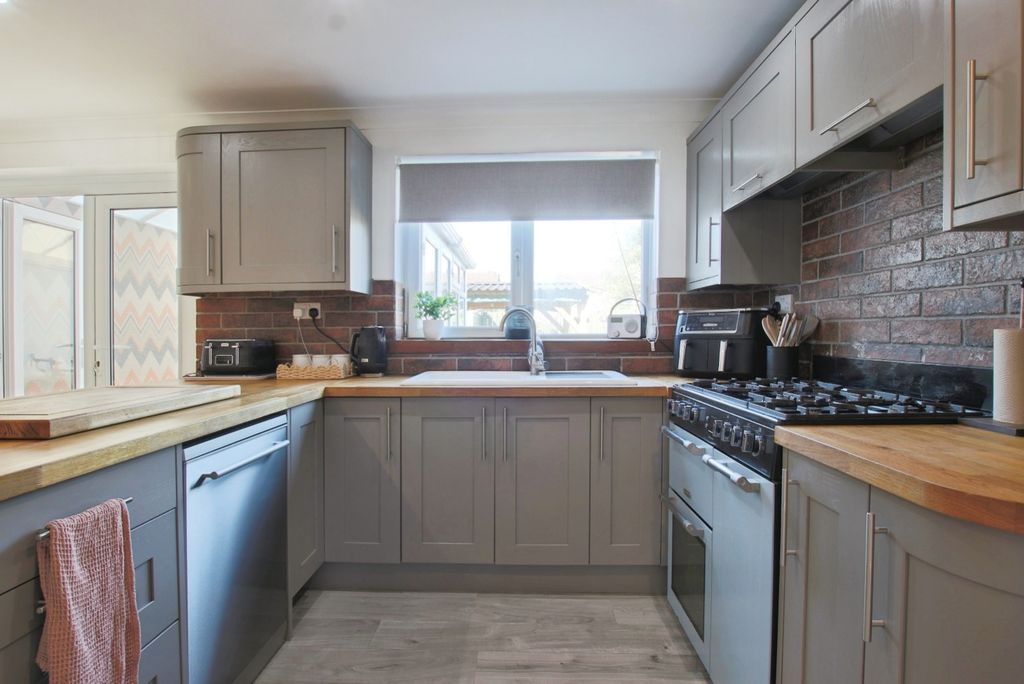 Property photo 3 of 18 3683025