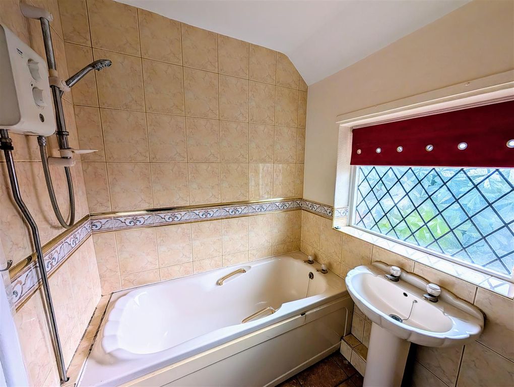 Property photo 2 of 17 Bathroom 2.Jpg