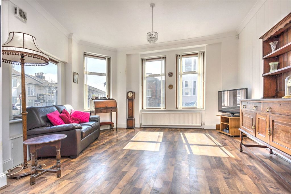 Property photo 2 of 12