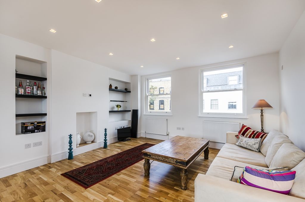 Property photo 2 of 11 2-351-New-Kings-R...