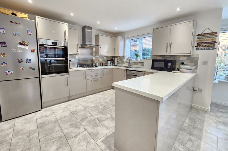 Property photo 3 of 18 Kitchen