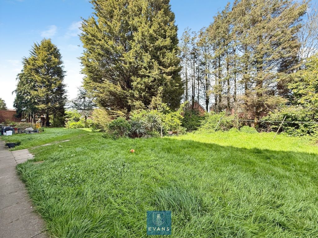 Property photo 3 of 8 Garden