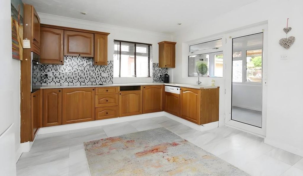Property photo 2 of 17 Kitchen.Jpg