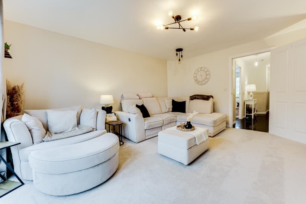 Property photo 3 of 26 40 Siskin Close, Corby-10.Jpg