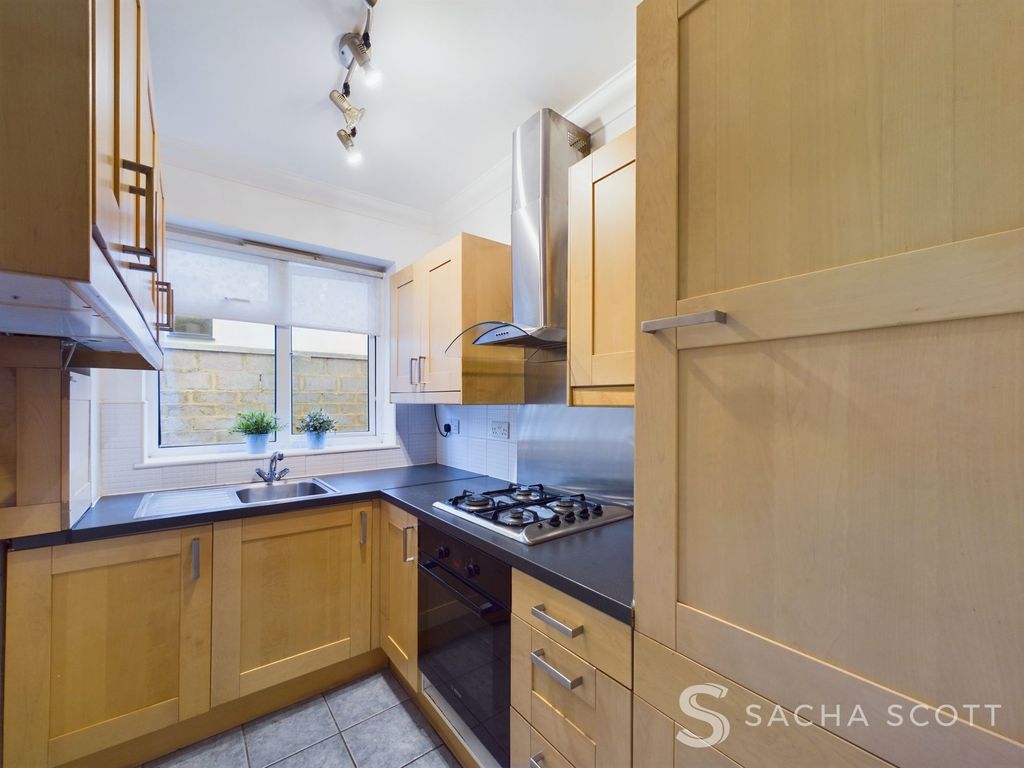 Property photo 3 of 12 Kitchen