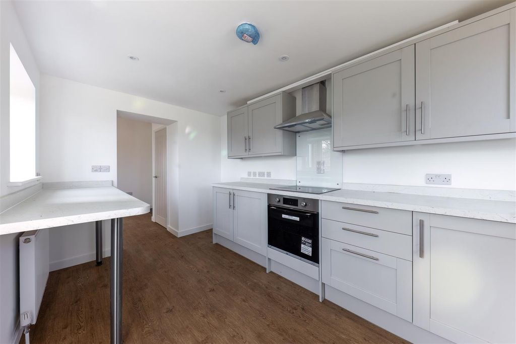 Property photo 3 of 14 Kitchen