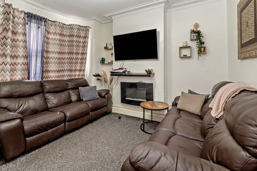 Property photo 2 of 17