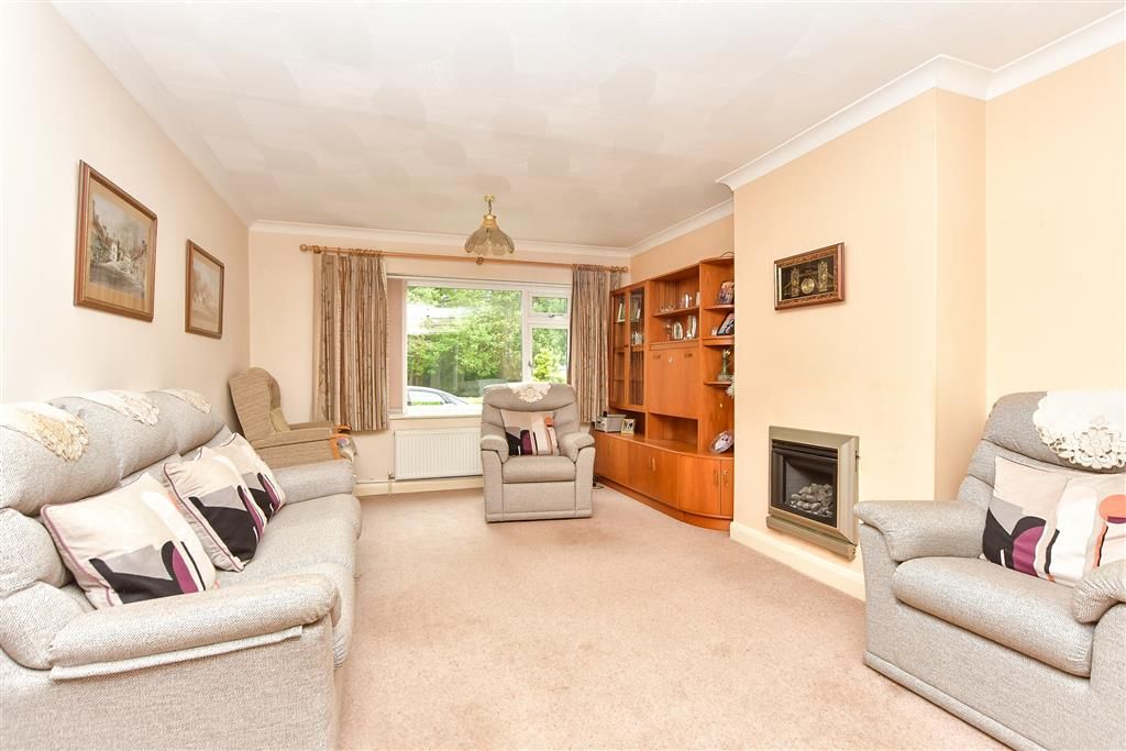 Property photo 3 of 11 Lounge