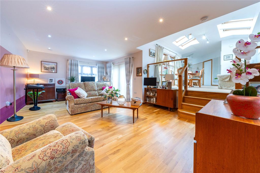 Property photo 2 of 27 Living Room