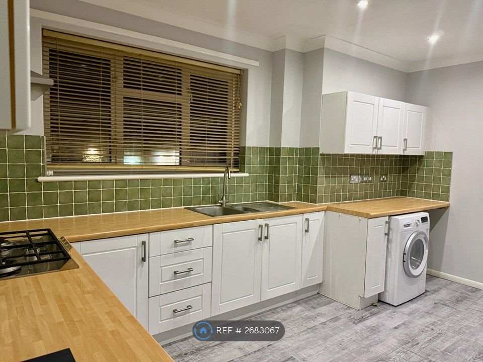 Property photo 3 of 13 Kitchen