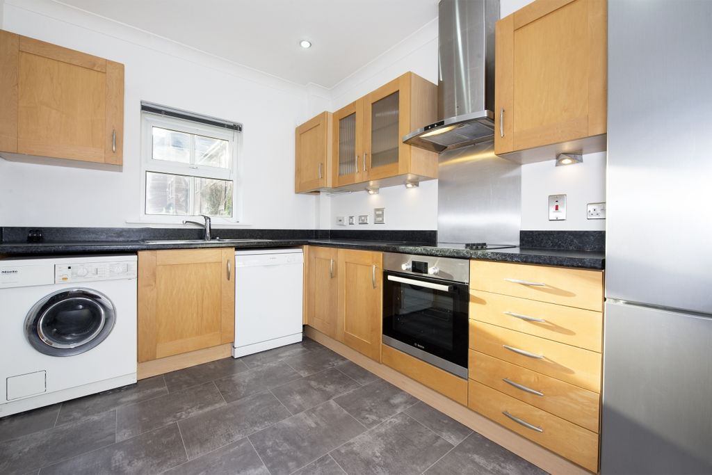 Property photo 3 of 10 Image (101)