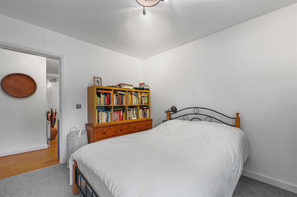 Property photo 2 of 18 Bedroom