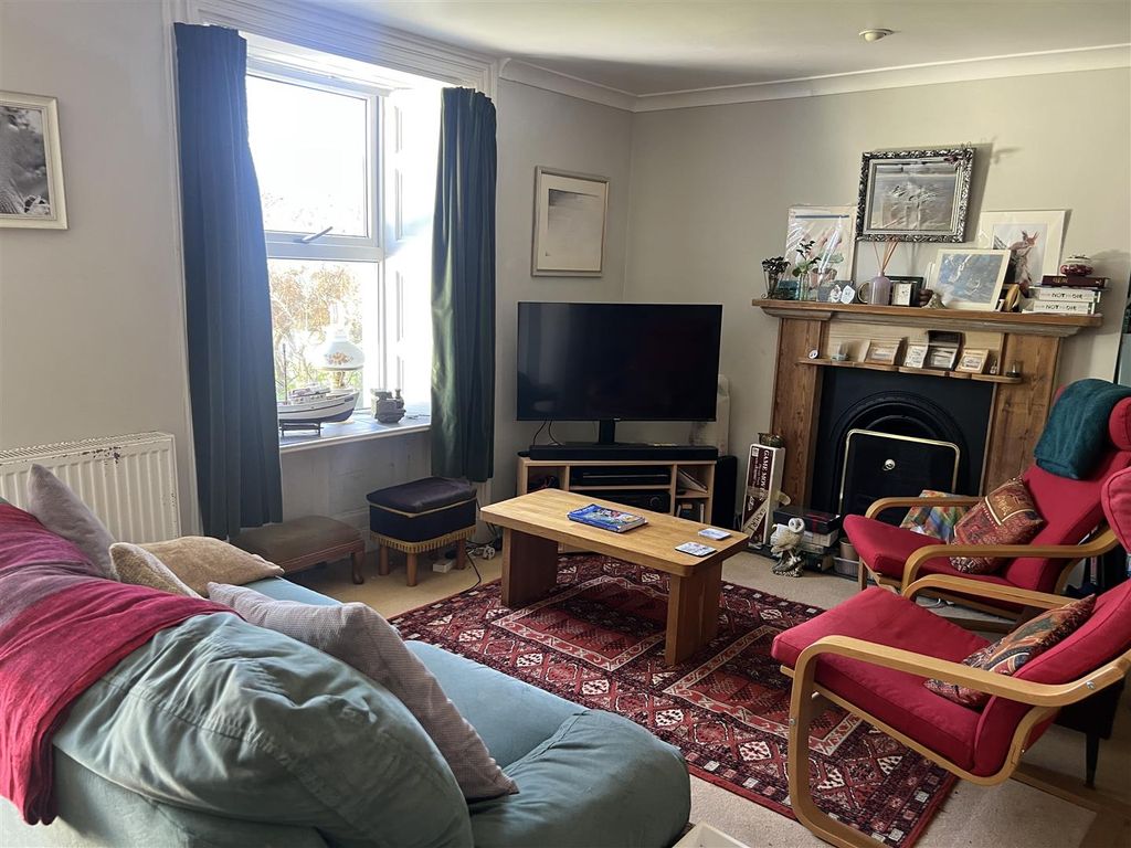 Property photo 3 of 16 Open Plan Living Room