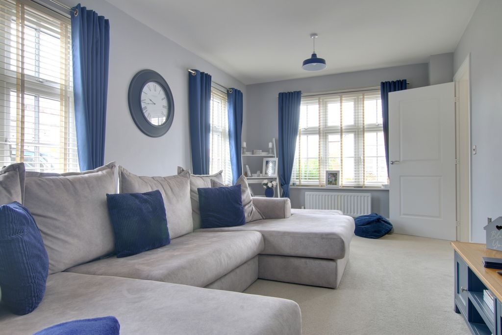 Property photo 2 of 13 Img_4526-Img_4528