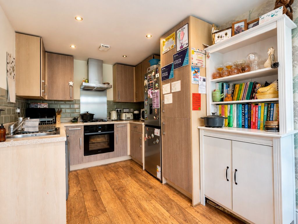 Property photo 3 of 12 Kitchen