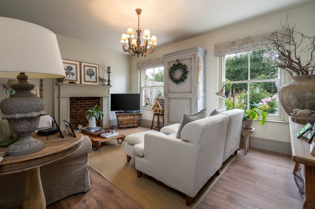 Property photo 2 of 23 Picture No. 15