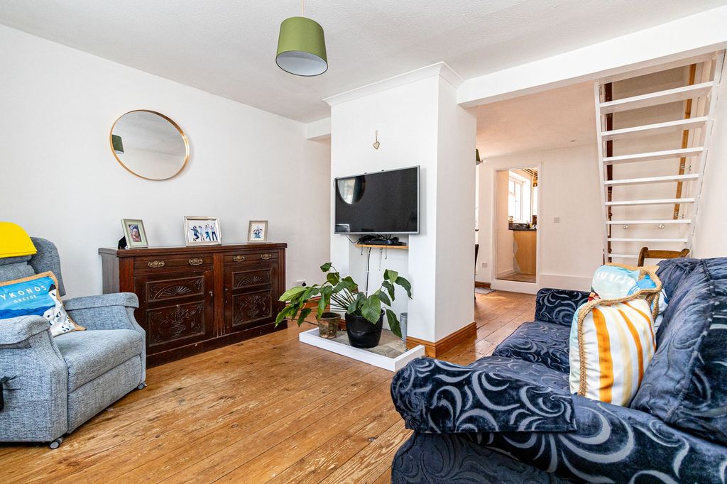 Property photo 2 of 19