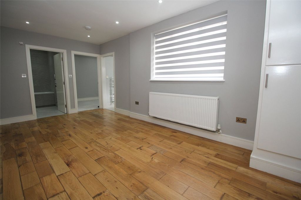 Property photo 3 of 6 Picture No. 15