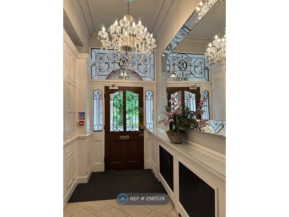 Property photo 3 of 15 Communal Entrance