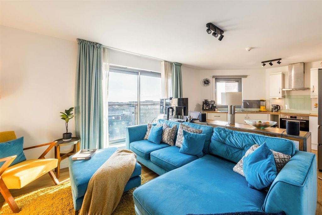 Property photo 1 of 17 Flat 14, 126-128 Queens Road-6.Jpg