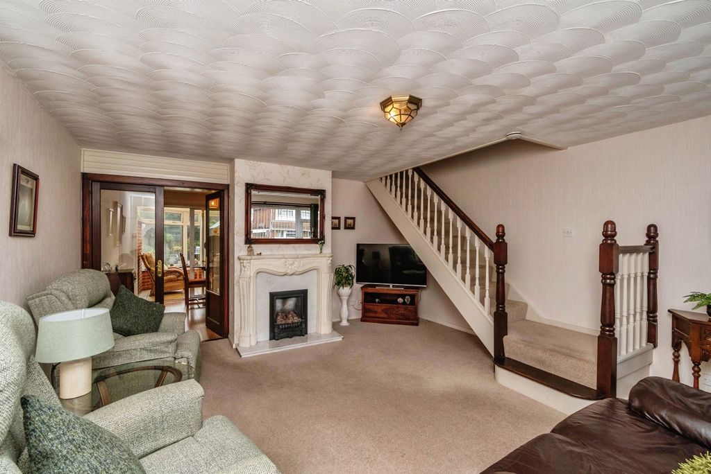 Property photo 2 of 17 Lounge