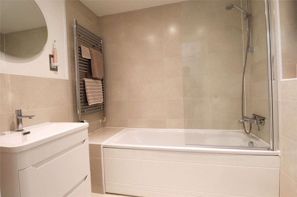 Property photo 3 of 11 Bathroom